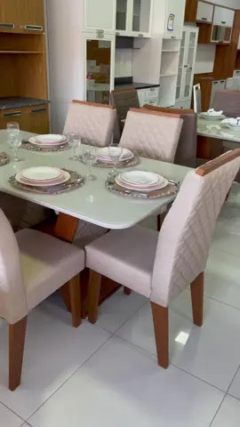 Mesa Venza com vidro off white, detalhes estofados…muita beleza e encanto 😍.#mesaMovelar #mesa #mesa6cadeiras #saladejantar #casanova
