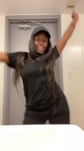 #chipotle #dancingatwork #fyp bathroom break 💃🏾🕺🏽