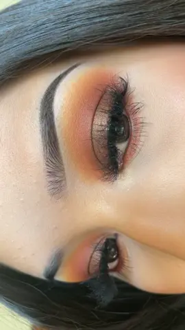 Super easy fall eyeshadow look🤎 #eyeshadowtutorial #falleyeshadowlook #smokeyeyeshadow #brown #smallmuasoftiktok #falllook #easyeyeshadowtutorial