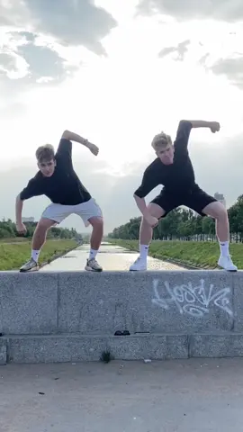 Скинь другу, которого хочешь пнуть😈 @bigboygonefludd