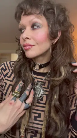 Quick Glitter Eye. Products Trampoline & Buzzed @milkmakeup Cowboy @urbandecaycosmetics #beautyover40 #quickmakeup #quickmakeuptutorial #makeup #howto