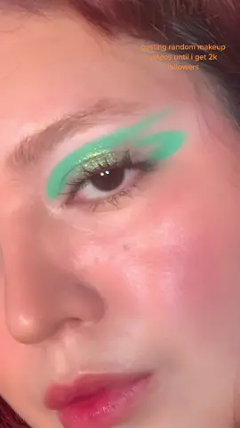 green makes everything better #KFCSecretMenuHacks #maquillaje #editorialmakeup #parati #maquillajeeditorial #makeup
