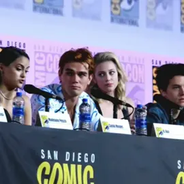 😳🤷🏼‍♀️ #rvdedit #rvd #edit #riverdalecast #mads #vanessa #cole #kj #cami #lili #fy #fyp #foryou #viral #like #bughead #riverdale #comiccon