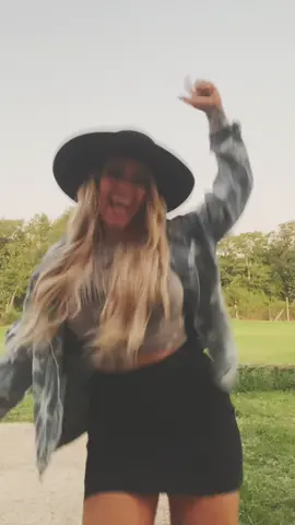 My girl @autumnbrooke__ new song is a MFn bop ok