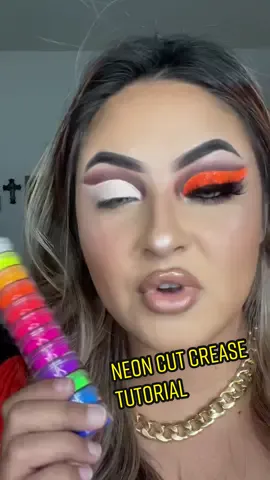 Orange Neon glitter cut crease 🧡✨ #makeupbyanaliza #SamsClubScanAndGo #makeuptiktok #eyeshadowtutorial #eyeshadowlook #fyp #glittermakeup
