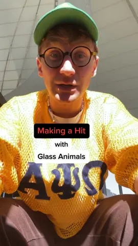 Late nights in the middle of June may be behind us, but #HeatWaves certainly isn’t #TodaysTopHits #GlassAnimals