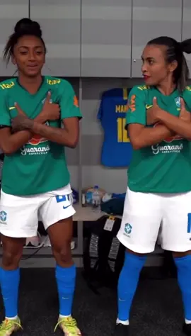 Sabe dançar? A rainha ensina! 👸🏽 #seleçãofeminina #brasil #futebol #futebolfeminino 🎥 CBF TV