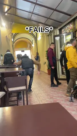Da stavim jos failova gde mi niko nije pomogao? 🥺😂 Oceni padanje 1-10?😅 #foryou #falling #prank #fails #vietnam #germany #serbia #fyp