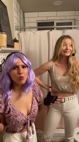 When Lola tries to pretend she didn’t know Miley was Hannah Montana the whole time. #halloween #hannahmontana #halloweencostume