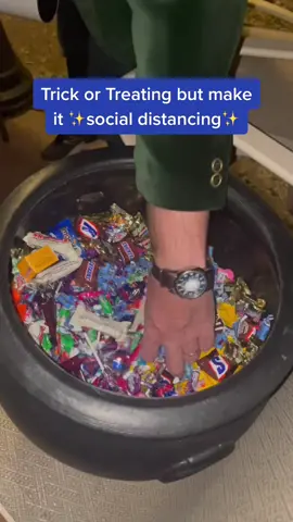 Everyone loved this method🤩🎃🍭🍬 #fyp #foryou #xyzbca #trickortreat #trickortreating #halloween #happyhalloween #socialdistance