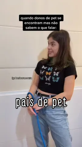 enquanto isso os cachorrinhos tão felizões cheirando o fiofó do outro KKKKKKKKKKKKKKK