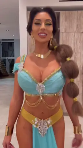 Happy Halloween from princess jasmine 💓 #princessjasmine #princessjasminecosplay #halloweenlook