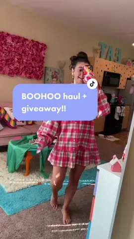 giveaway with @boohoo x @buywith !! enter over on my insta and sign up for my live this wednesday! link in bio!!🛍🛍