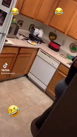 She so scary 😂 #scary #prank #funny #coupleprank #foryou #fyp #tiktok