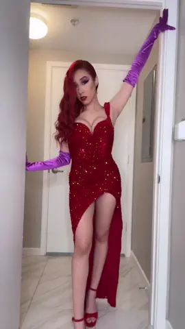 Transforming into Jessica Rabbit💋✨ #jessicarabbit #jessicarabbitcosplay #cosplaygirl #transition #halloween