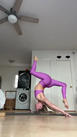 Hollowback Headstand #backbends #shoulders #foryoupage #hollowbackheadstand #yoga #foryou #TheHarderTheyFall #Fitness #yogagirl #flexible #flexibility