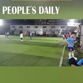 One-legged man on crutches playing #football in south China's Guangdong wows many netizens on the Chinese internet.