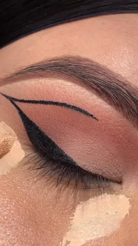 Liner and GOLD ✨ #eyeslipsface