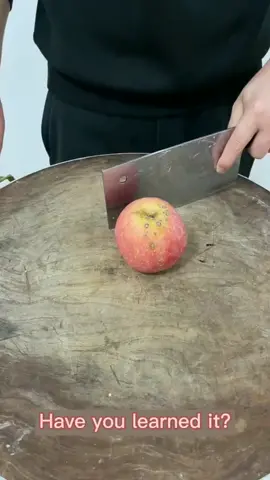 Have you learned how to cut apples like this?#Kitchenware #chef #Fancystyling #KitchenHacks #interesting #apples