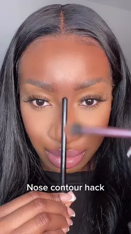 Nose contour with a brush?! #nosecontour #contour #contouring #contouringhacks #makeup #makeuphacks