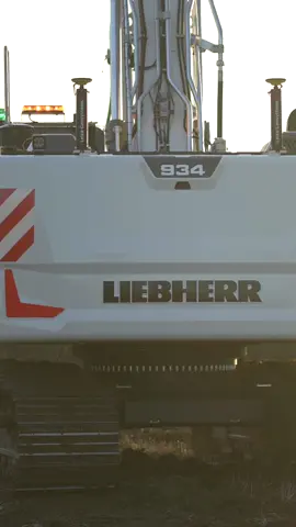 Liebherr R934 Gen 8 with Leica Geosystems and Steelwrist tiltrotator. #liebherr #excavator #steelwrist #leicageosystems #tiltrotator #digger #dozer