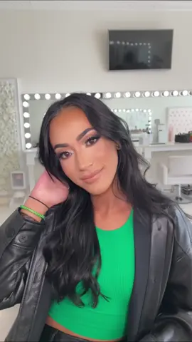 THIS 😍🔥 Today’s 1:1 Lesson Perfection! #makeup #makeuptutorial #makeupartist #bridalmakeup #weddingtiktok #makeuptransformation #roborockrun #ForzaHorizon5GO