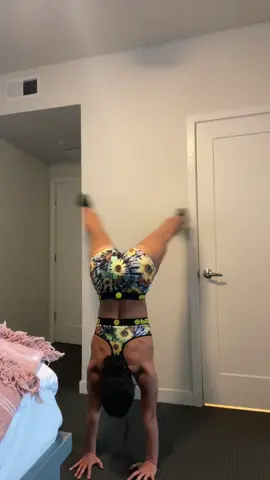 Couldn’t figure this out #handstand #fyp