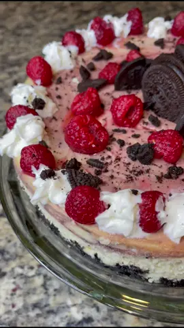 White Chocolate Raspberry Cheesecake 😩😩Recipe available $2 on my website cordandthekitchen.com
