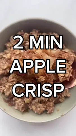 2 MIN - EASY Microwave APPLE CRISP in a mug 🍎 🥧 #plantbaseddietitian  #plantbasedrecipe #vegandesserts