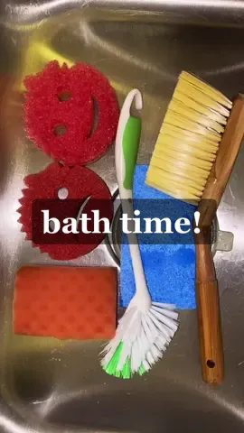 cleaned everything in my apt, but i wanted to smell pinesol again without wasting it 😭 #cleaningasmr #cleaningtiktok #CleanTok #spongesqueezingasmr