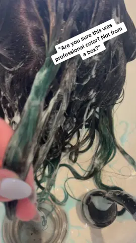 Clients don’t lie to your stylist about what could be in your hair. #noboxdye #splatcolordye is basicallly carpet die. Took 8 hours to remove