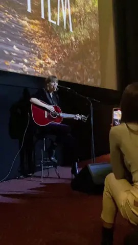 omg she said “i love you” back to me at the end 😭 also don’t judge my singing omfg- #taylorswift #swiftie #alltoowell #redtaylorsversion