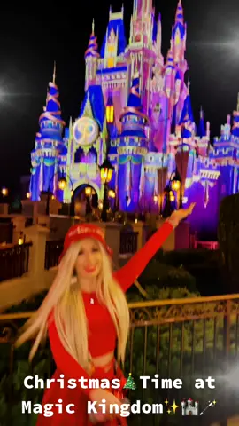 Holidays at #Magickingdom 🏰🎄✨🎠🎈❣️#waltdisneyworld #cinderellascastle #Fyp #Disneyblogger #beautyinfluencer #glambabydoll #wdw #disneycreator ❤️‍🔥