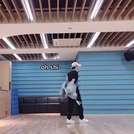 When Hyunjin played The Weeknd and started dancing NY SOUL LEFT MY BODY #straykids #스트레이키즈 #kpop #skzstay #skz #hwanghyunjin #hyunjin