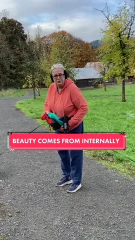 Asking strangers how they define beauty! #momslife #wisewomen#womenskincare#aginggracefully #agingwell