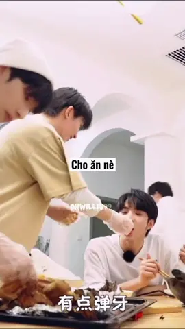 Cho bạn nhỏ ăn nè #文祺 #祺文 #马嘉祺刘耀文 #晚风 #文祺浪漫有迹可循 #WenQi #MaJiaQiLiuYaoWen #MãGiaKỳLưuDiệuVăn #VănKỳ #xuhuong #fyp #xh #fypシ #trending