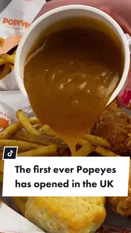 The first ever Popeyes has opened in the UK 🙌🍗 #popeyes #popeyeschickensandwich #friedchicken #foodtiktok #FoodLover