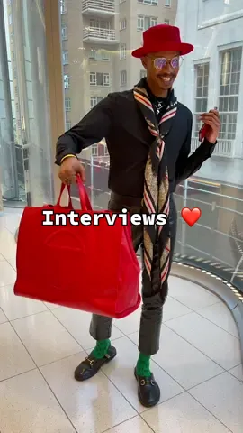 Wait for the piece of advice ❤️ @bowtye_bentley on ig! #StreetStyle #StreetFashion #stylist #newyorkfashion #popofcolor#red #interview#streetinterview