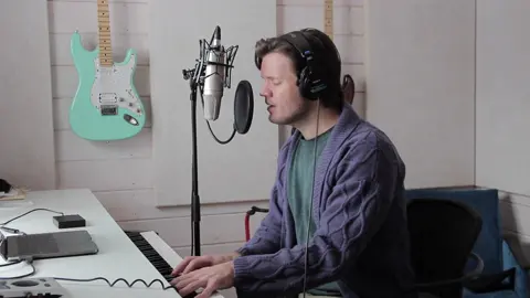 #howdoyoukeepthemusicplaying #michellelegrand #pianocover #belorussian #singer #yuraseleznev #юрийселезнёв #записьпесни #белорусскийязык #playpiano