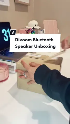 loveeee😍 @Divoom_official #divoomditoo #divoom #unboxingvideo #unboxing #bluetoothspeaker #led #desksetup #aesthetic #mydesk #foryou #studytok