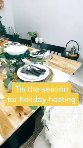 Check out these simple table setting ideas if you need fresh seasonal inspo! #hosting #thanksgiving #friendsgiving #tiktokholidays #dinnerparty