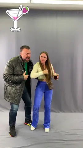 If someone bothers you in the club #selfdefense #selbstverteidigung #foryou #clubbing #dance #cocktail #kockboxing #mma #k1 #punch #fyp #boxing #girls