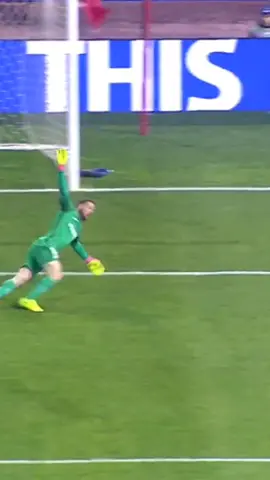 oblak's smile at the end 😏🛑 #oblak #goalkeeper #football #saves #triplesave #viral #foryoupage #foryou #fyp