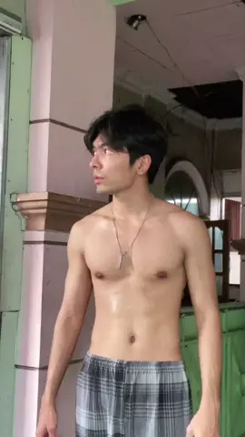 Sorry I was seeaty and decided to do it shirtless DC: @dreyamac