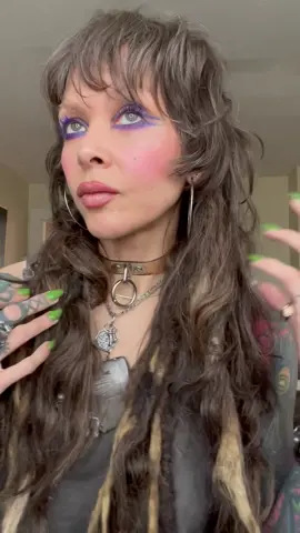 Quick Graphic Liner. Products Psychedelic @urbandecaycosmetics Shadow @pradosbeauty Regal @Profile #beautyover40 #quickmakeup #quickmakeuptutorial
