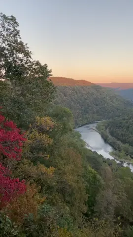 A beautiful moment in New River Gorge #sunsetlover #newrivergorge #nationalparkgeek #nationalparks #wvtourism #visitwestvirginia #travelwestvirginia