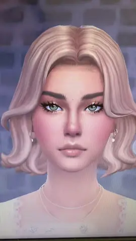 Dina Caliente but give her some purple shampoo and make her cute✨ #sims #sims4 #sims4makeover