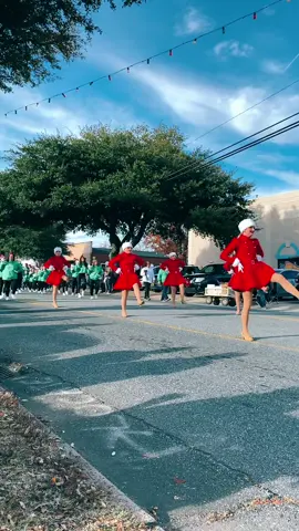 I went to a christams parade!!! #NBCAnnieLive #MyAncestryStory #northcarolina #parade #christmas
