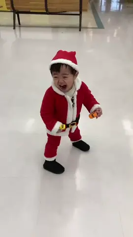 もう少しでクリスマス🎅🏻 なにあげたら喜んでくれるかなあ #男の子ベビー #息子 #チビサンタ #サンタコス #男の子ママ #クリスマス #息子の居る暮らし #fyp #おすすめ #オススメに載りたい #運営さん大好き #いいねいいね