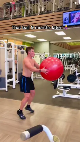 If I saw this in the gym I’d absolutely lose it 😂 🎥 @Beefy Boys #ladbible #fyp #foryoupage #gymfails #medicineball #gymlad